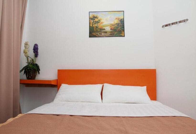 اتاق لوکس, 1 Hotel Kuchai Lama
