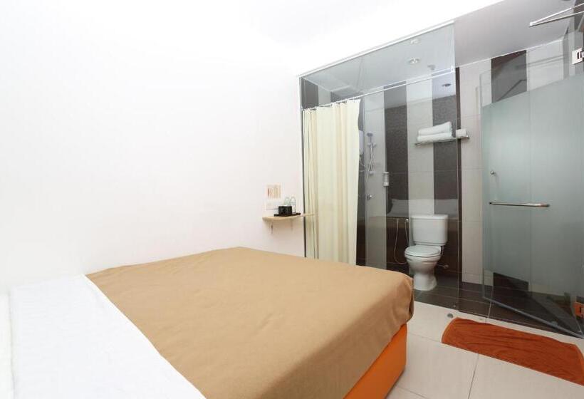اتاق لوکس, 1 Hotel Kuchai Lama