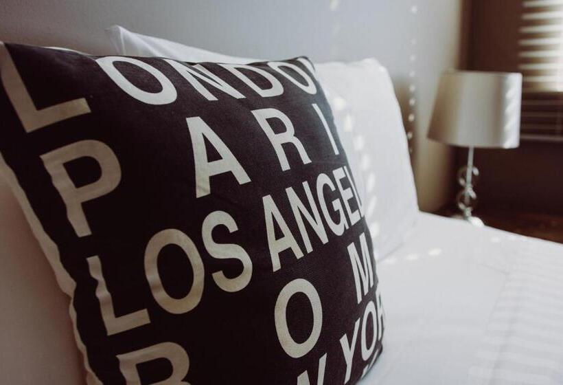 חדר סטודיו סטנדרד, Crossroads