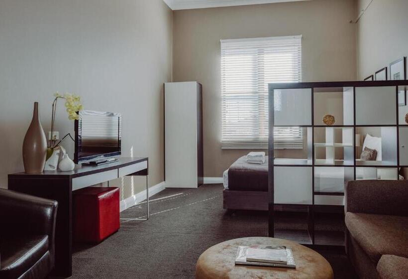 חדר סטודיו סטנדרד, Crossroads