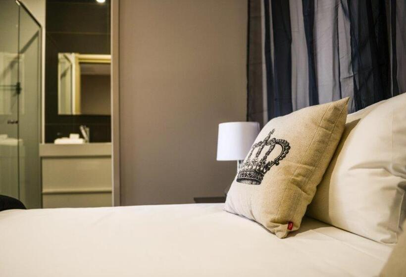 דירת אקזקיוטיב, חדר שינה 1, Crossroads