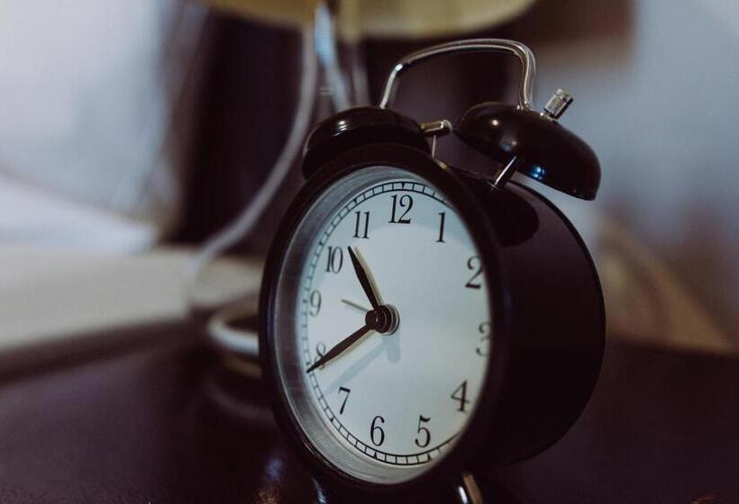 דירת אקזקיוטיב 2 חדרים, Crossroads