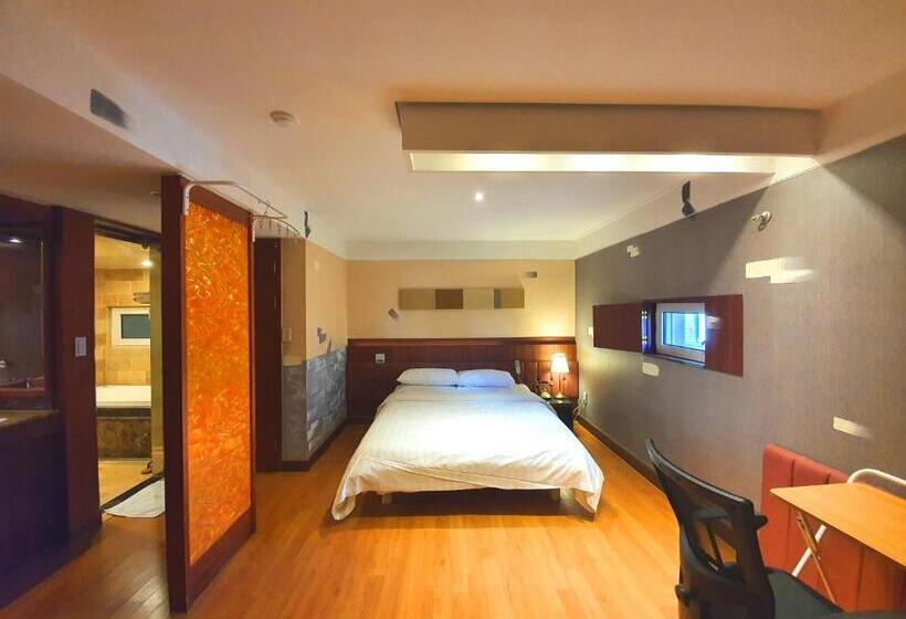 Quarto Deluxe, Friendly Dh Naissance Hotel By Mindrum Group