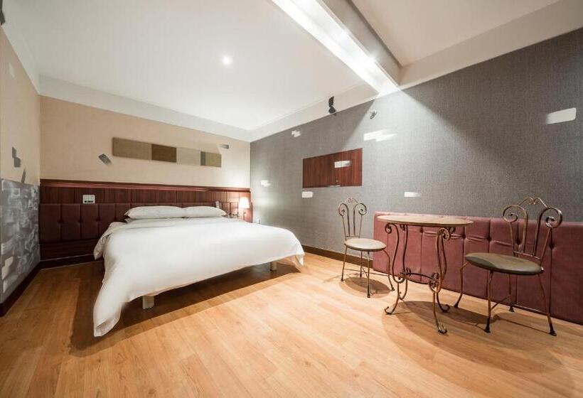 디럭스 룸, Friendly Dh Naissance Hotel By Mindrum Group