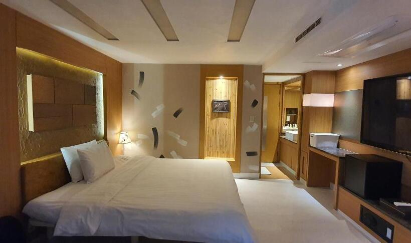 Quarto Deluxe, Friendly Dh Naissance Hotel By Mindrum Group