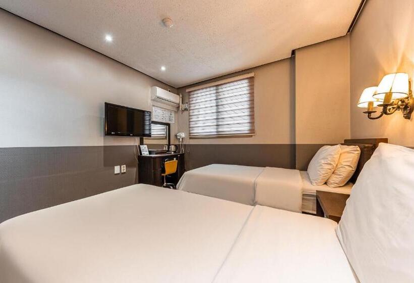 Quarto Economy, Friendly Dh Naissance Hotel By Mindrum Group