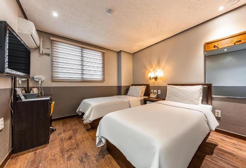 Quarto Economy, Friendly Dh Naissance Hotel By Mindrum Group