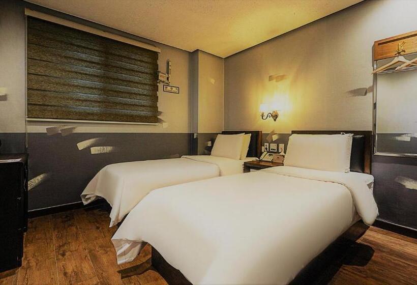 Quarto Economy, Friendly Dh Naissance Hotel By Mindrum Group