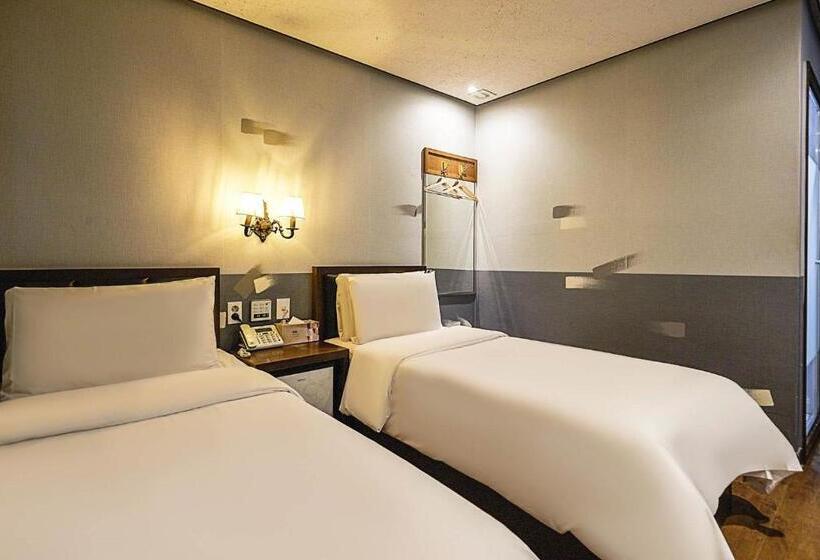 Quarto Economy, Friendly Dh Naissance Hotel By Mindrum Group