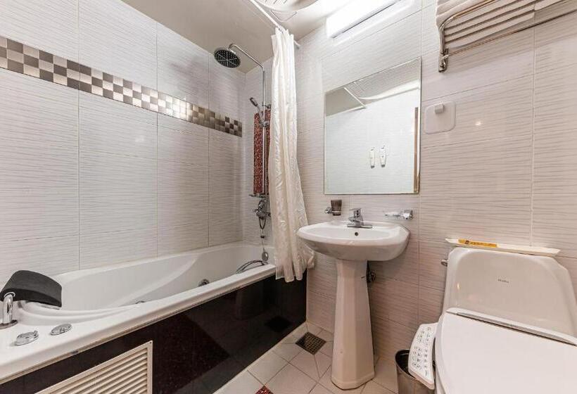 Quarto Familiar, Friendly Dh Naissance Hotel By Mindrum Group