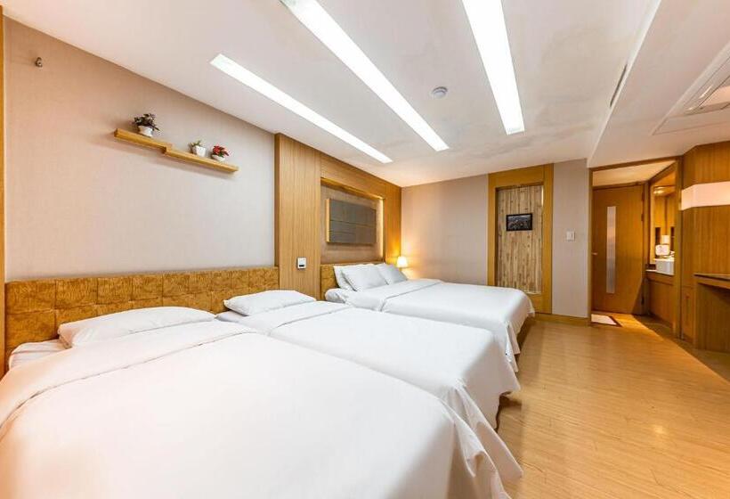 Estúdio Familiar, Friendly Dh Naissance Hotel By Mindrum Group