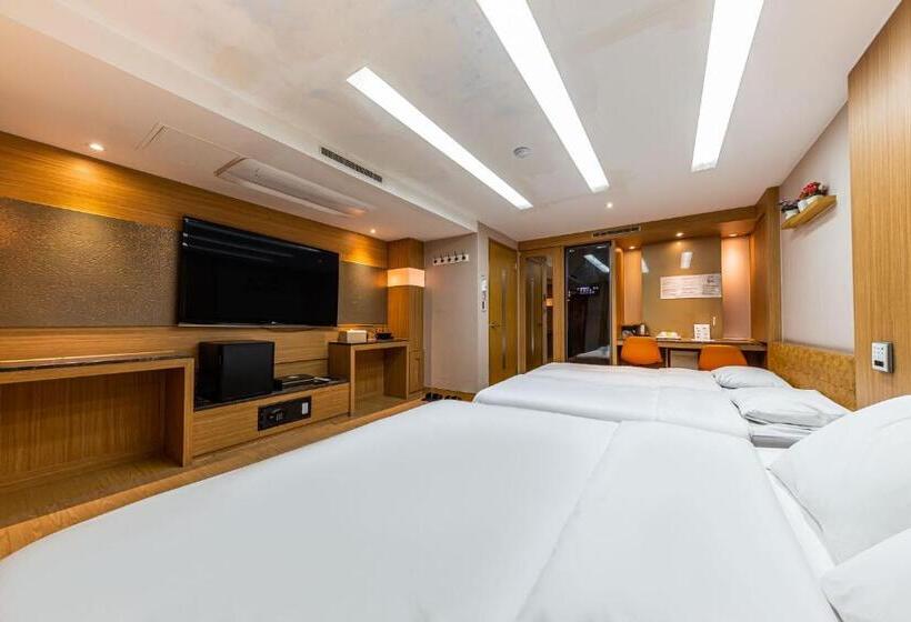 패밀리 스튜디오, Friendly Dh Naissance Hotel By Mindrum Group