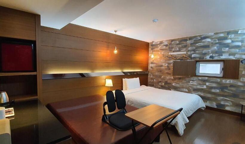 Quarto Familiar Deluxe, Friendly Dh Naissance Hotel By Mindrum Group