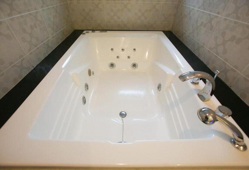 Quarto Familiar Deluxe, Friendly Dh Naissance Hotel By Mindrum Group