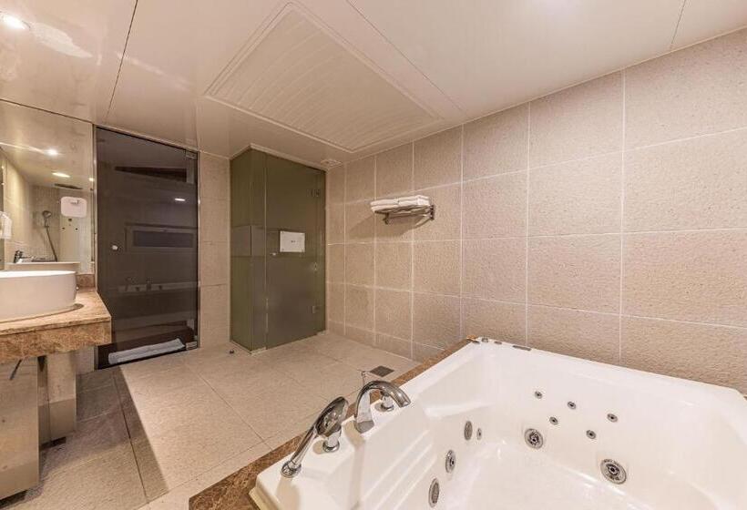 수피리어 패밀리 룸, Friendly Dh Naissance Hotel By Mindrum Group