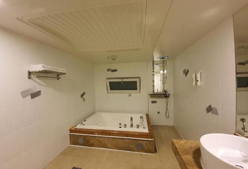 Quarto Familiar Superior, Friendly Dh Naissance Hotel By Mindrum Group