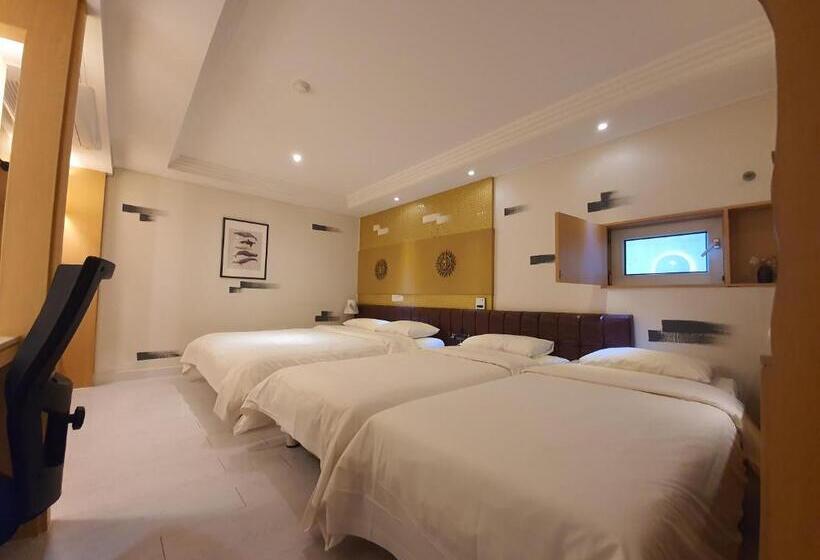 Quarto Familiar Superior, Friendly Dh Naissance Hotel By Mindrum Group