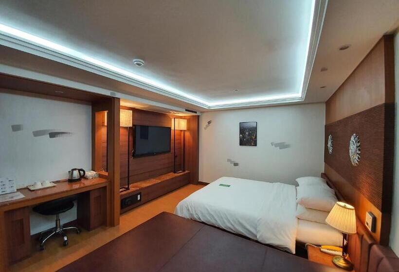 수피리어 패밀리 룸, Friendly Dh Naissance Hotel By Mindrum Group