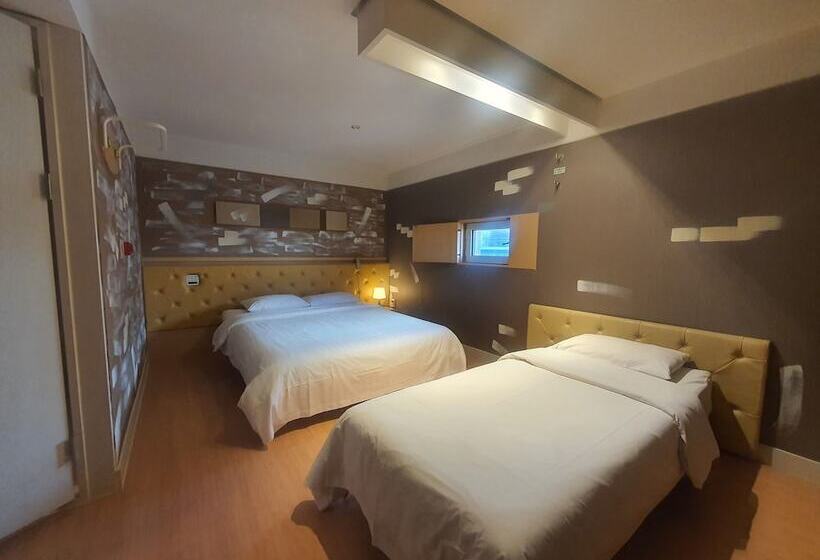 디럭스 룸, Friendly Dh Naissance Hotel By Mindrum Group