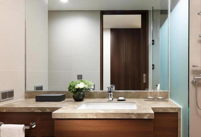 Quarto Classe Business, Lotte City Hotel Myeongdong