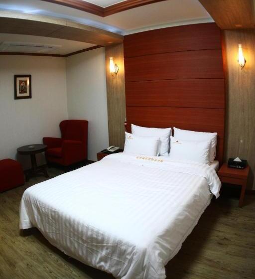 スタンダードルーム, Metro Pol Tourist