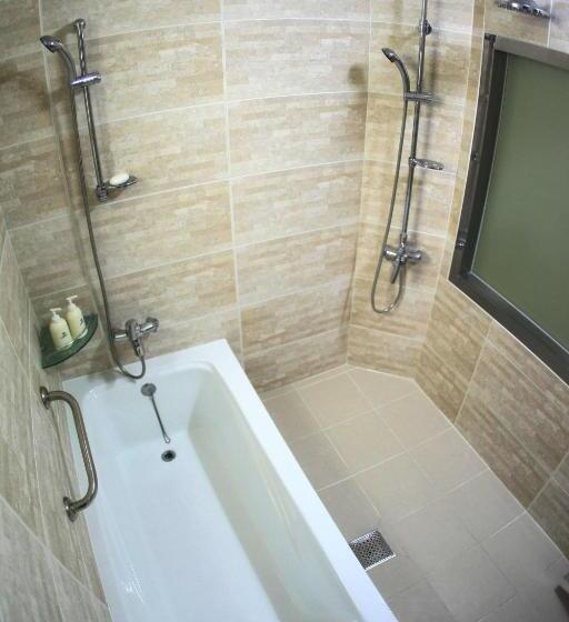 スタンダードルーム, Metro Pol Tourist