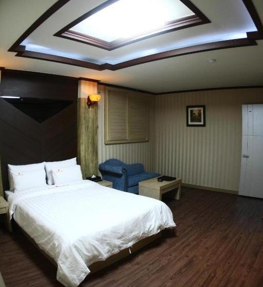 デラックスルーム, Metro Pol Tourist