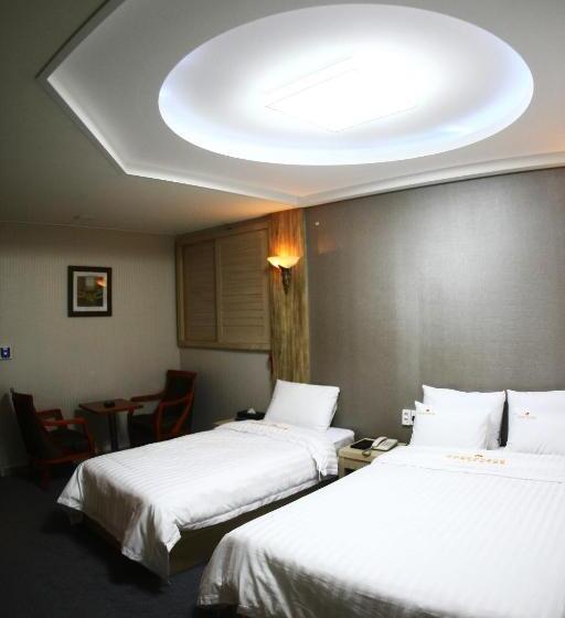 デラックスルーム, Metro Pol Tourist