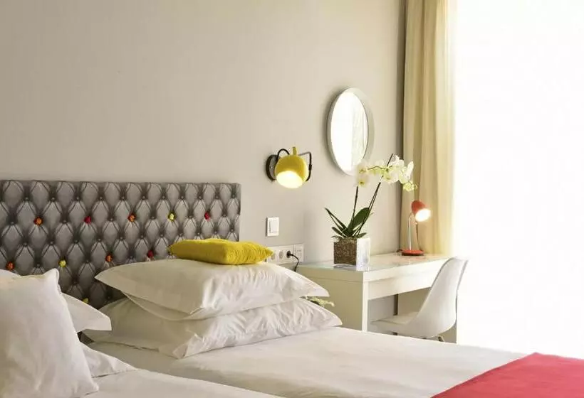 اتاق لوکس با چشم‌انداز استخر, Pestana Alvor South Beach Premium Suite
