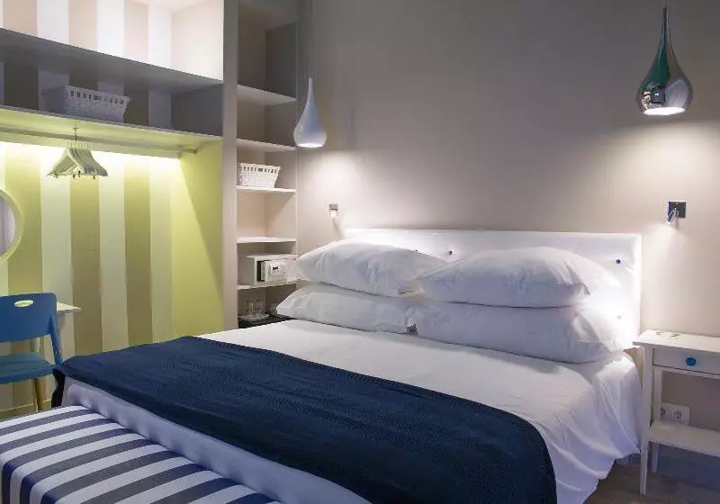 اتاق لوکس با چشم‌انداز استخر, Pestana Alvor South Beach Premium Suite