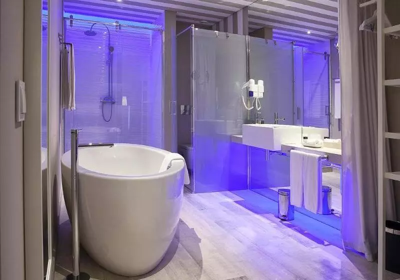 اتاق لوکس با چشم‌انداز استخر, Pestana Alvor South Beach Premium Suite
