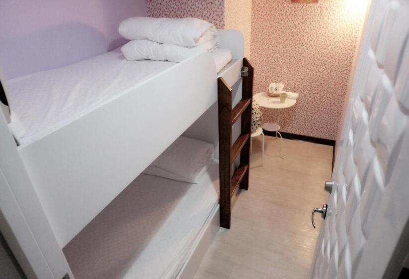 تختخواب در اتاق مشترک, Say Love