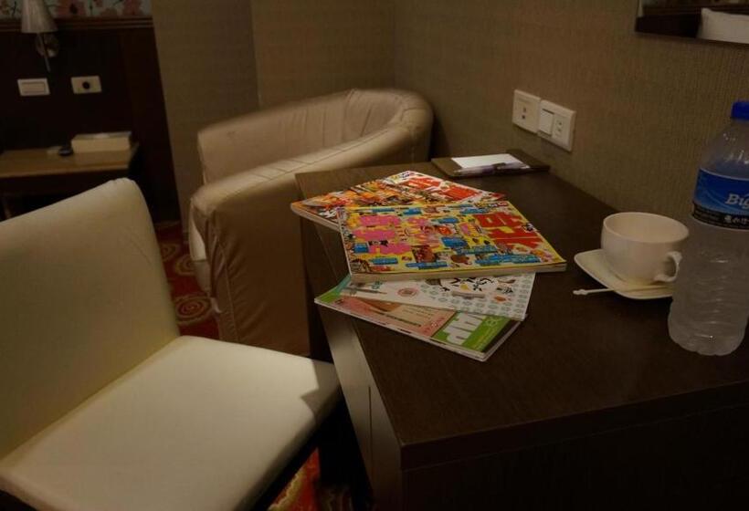 اتاق استاندارد با وان آب گرم, Say Love