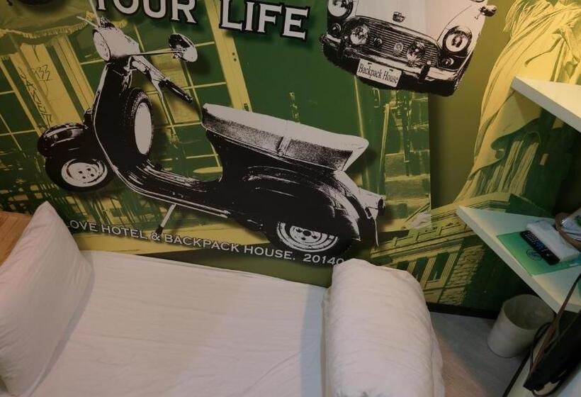 اتاق استاندارد یک نفره, Say Love