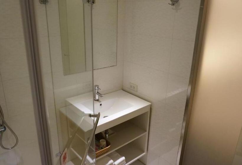 اتاق استاندارد, Say Love