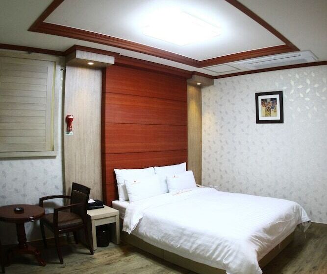 スタンダードルーム, Metro Pol Tourist