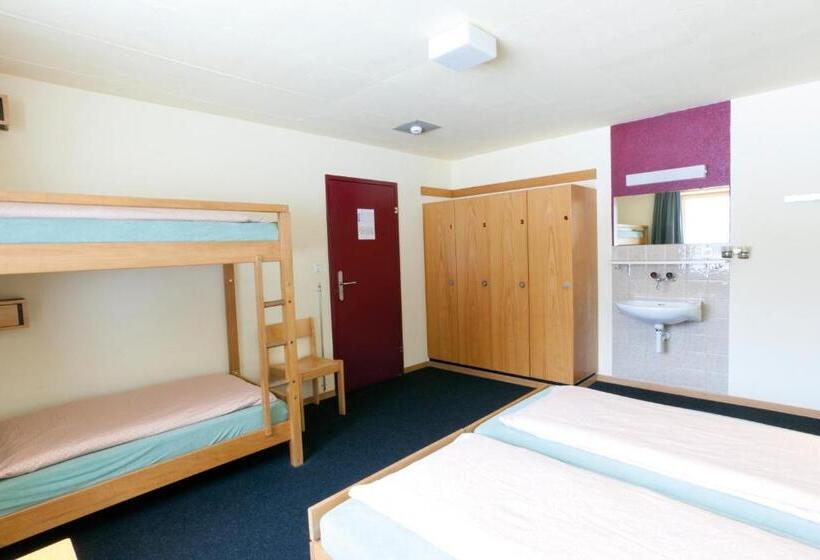 Номер Стандарт Четырехместный Совместный Санузел, St. Moritz Youth Hostel