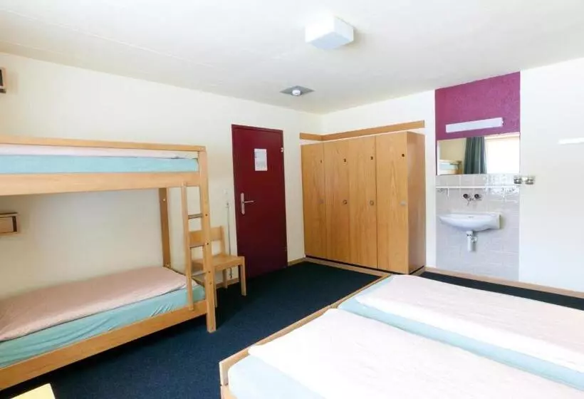 اتاق استاندارد چهارنفره با سرویس بهداشتی مشترک, St. Moritz Youth Hostel