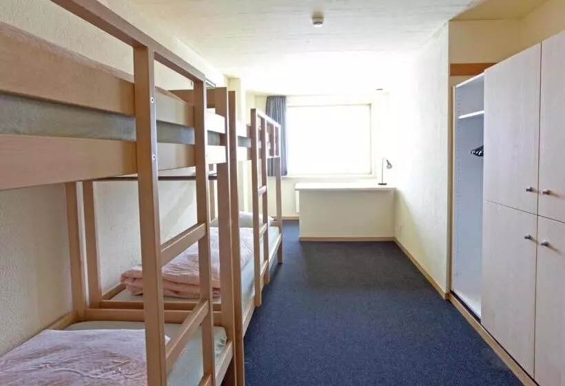 اتاق استاندارد چهارنفره با سرویس بهداشتی مشترک, St. Moritz Youth Hostel