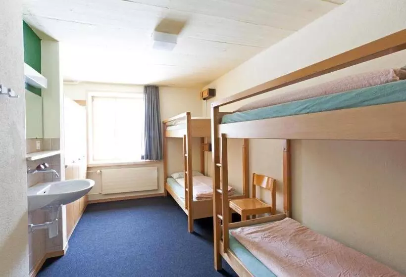 اتاق استاندارد چهارنفره با سرویس بهداشتی مشترک, St. Moritz Youth Hostel