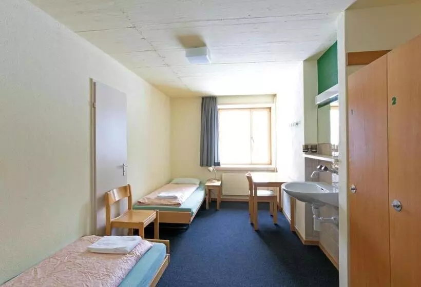 اتاق استاندارد با سرویس بهداشتی مشترک, St. Moritz Youth Hostel
