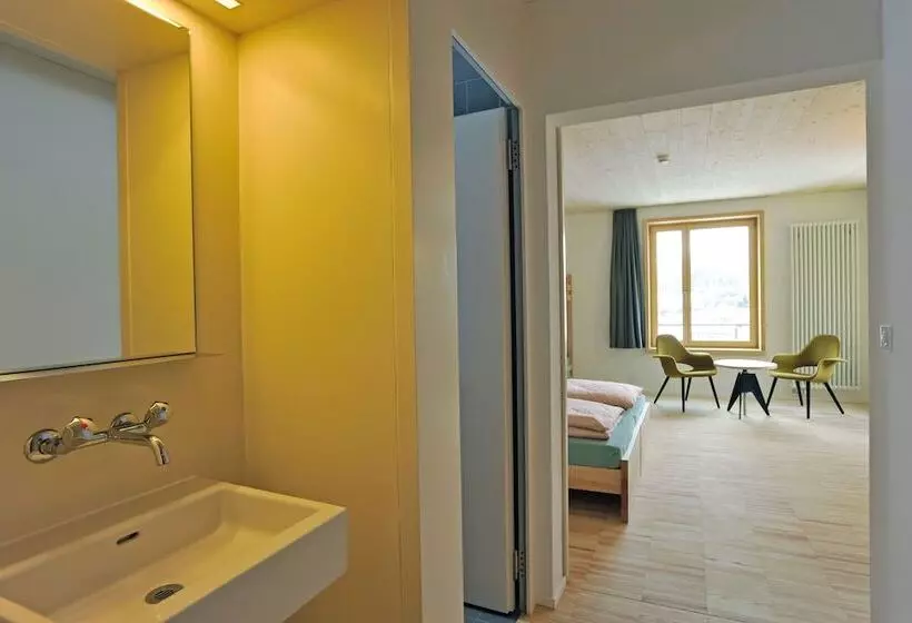 اتاق استاندارد چهارنفره با سرویس بهداشتی مشترک, St. Moritz Youth Hostel
