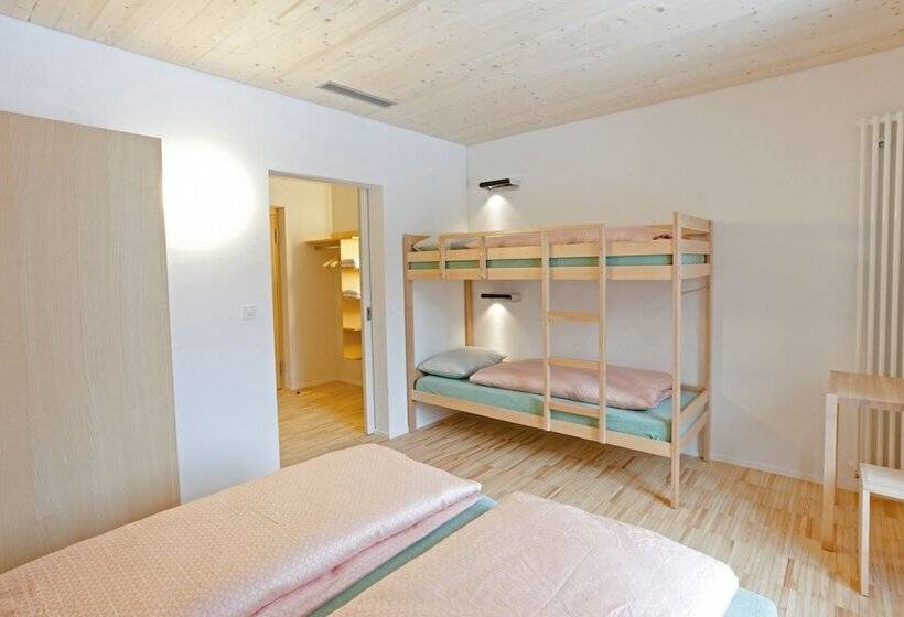 Номер Стандарт Четырехместный Совместный Санузел, St. Moritz Youth Hostel