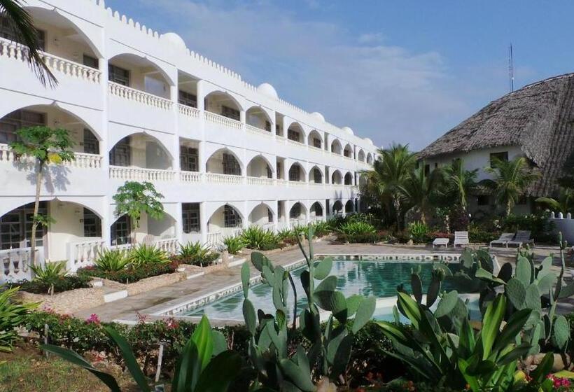 اتاق استاندارد چهارنفره با چشمانداز باغ, Jacaranda Beach Resort