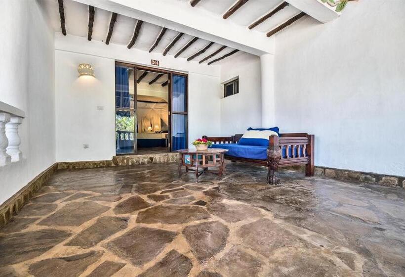 اتاق استاندارد چهارنفره با چشمانداز باغ, Jacaranda Beach Resort