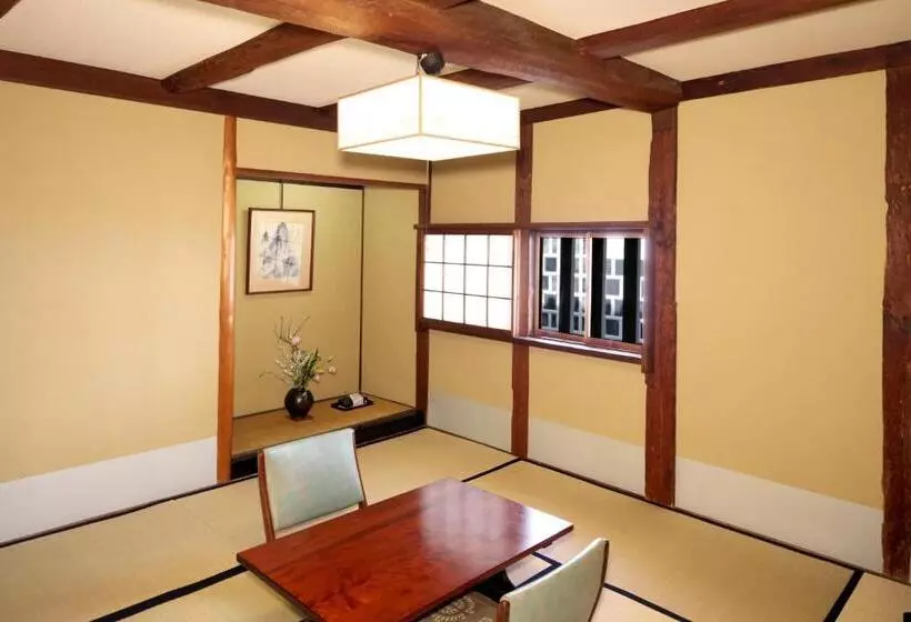スタンダード４人部屋, Ryori Ryokan Tsurugata