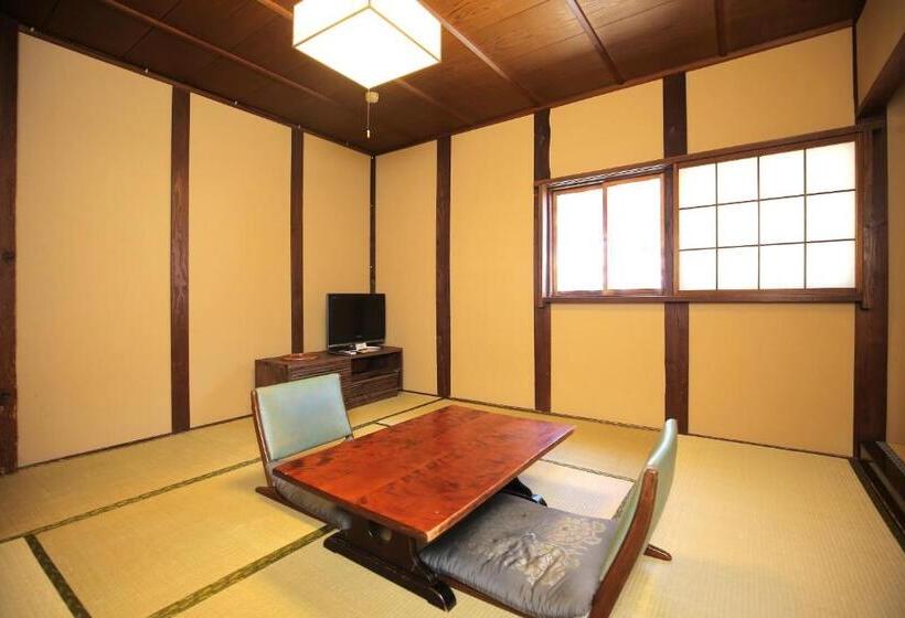 חדר סטנדרט לארבעה, Ryori Ryokan Tsurugata