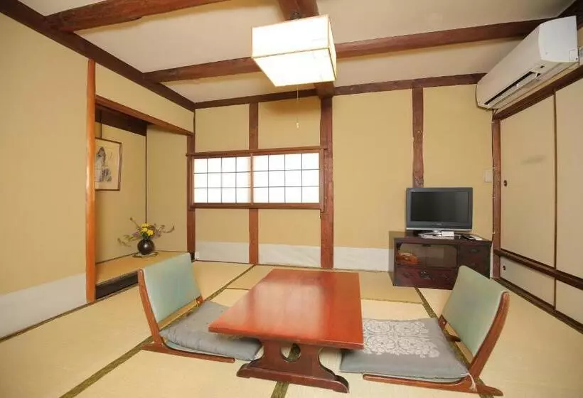 スタンダード４人部屋, Ryori Ryokan Tsurugata