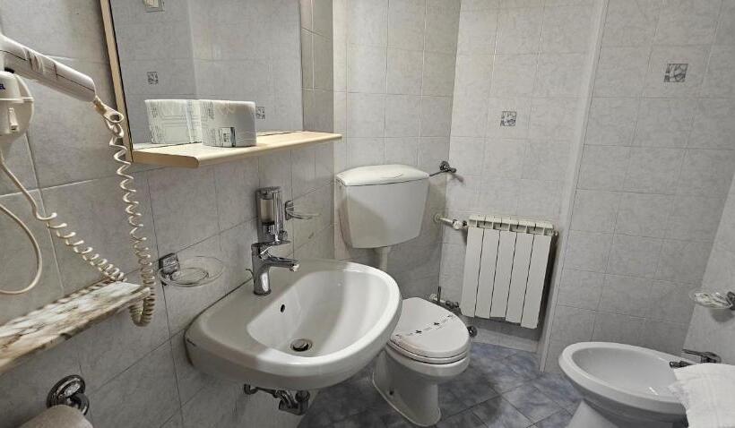 اتاق استاندارد چهار تخته, Terminus & Plaza