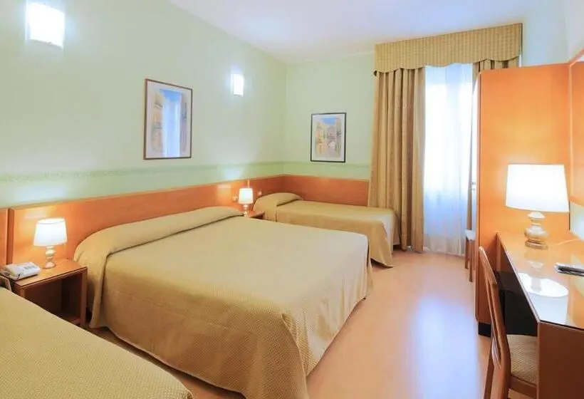 اتاق استاندارد چهار تخته, Terminus & Plaza